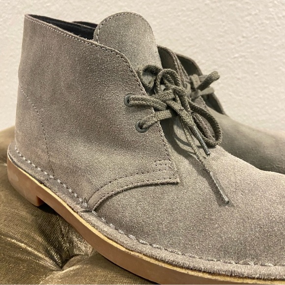 Clark Boots Mens 7M Women 9 Grey Suede Chukka Rubber Sole - Picture 3 of 10